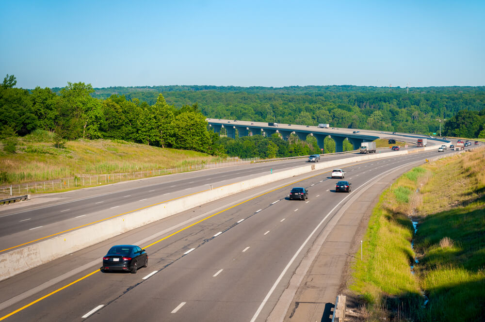 How to Drive on the Interstate Highway: 3 Key Facts to Know