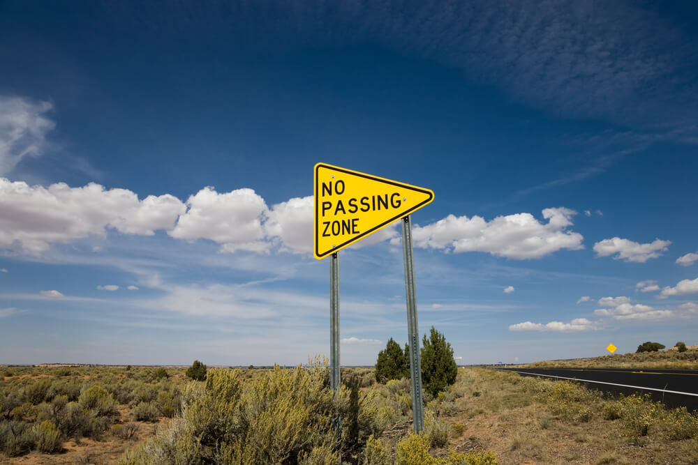 yellow and black no passing zone sign