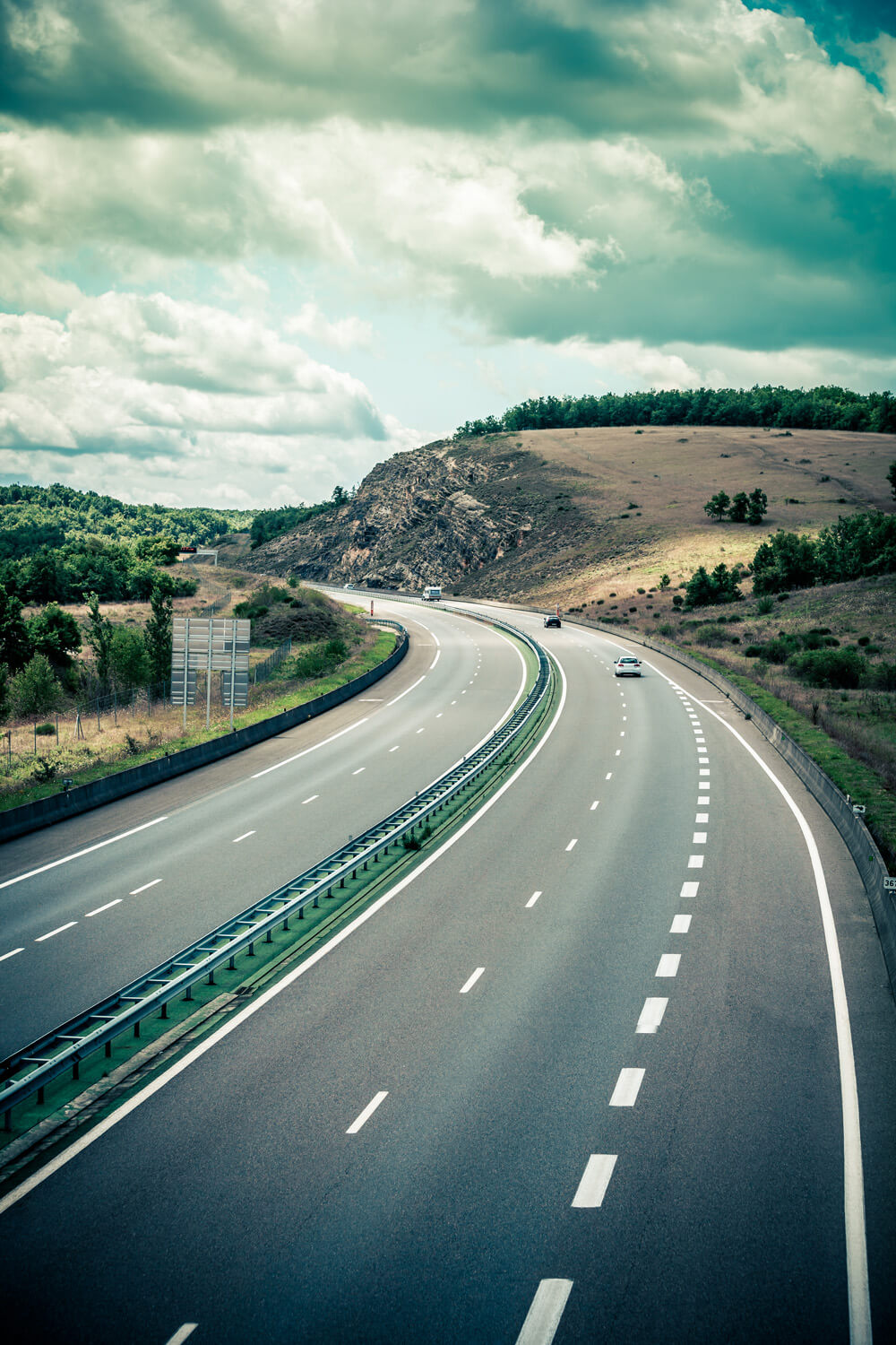 What Does A Divided Highway Ends Look Like